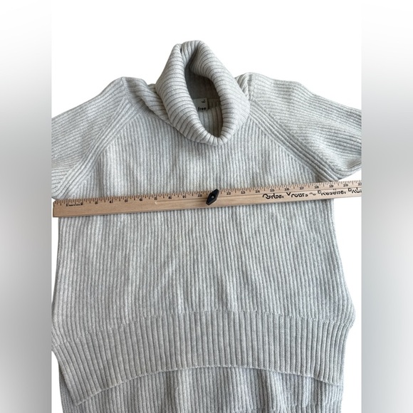 WILFRED Free 100% Merino Wool Crop Turtleneck Long Sleeve Sweater Size Medium - Picture 5 of 10